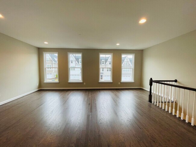 3216 Marion Square