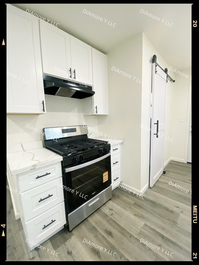 Photo - 2-212 High St