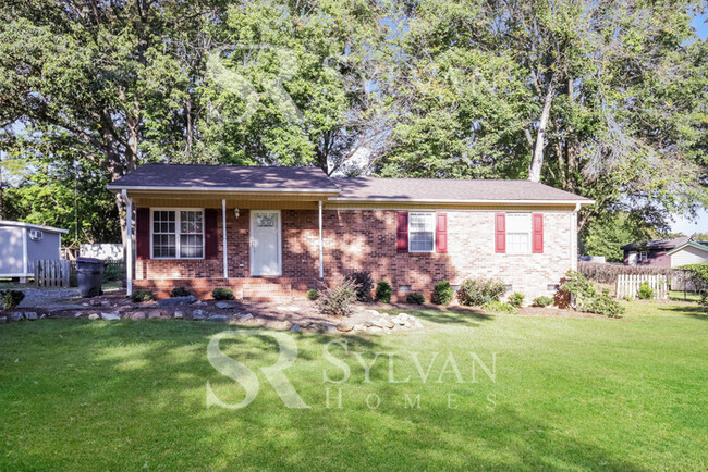 Photo - 124 Longbow Rd House