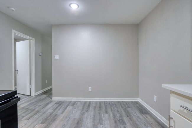 Photo - 2009 Interurban Blvd