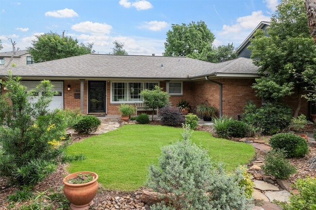 Photo - 2114 Saxon Dr