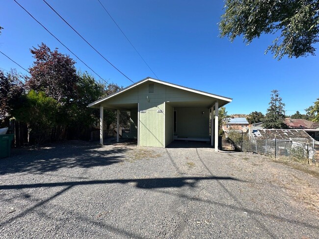 Building Photo - Lincoln Duplex Unit 119