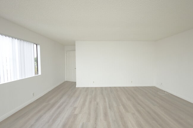 Photo - 1406 N Serrano Ave Unit 206