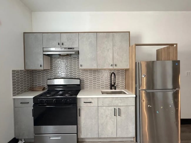 Building Photo - 11 Thomas St Unit 2B