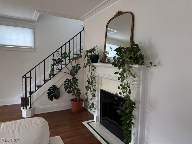 Photo - 1320 W 108th St