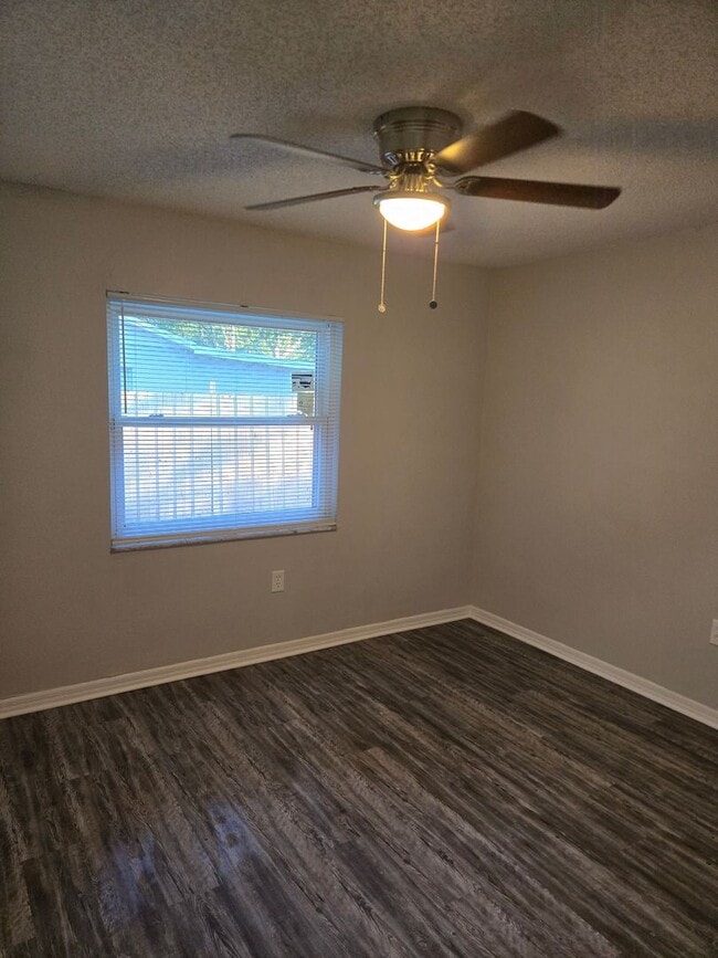 Photo - READY TO MOVE IN 2 BD/1 BA DUPLEX