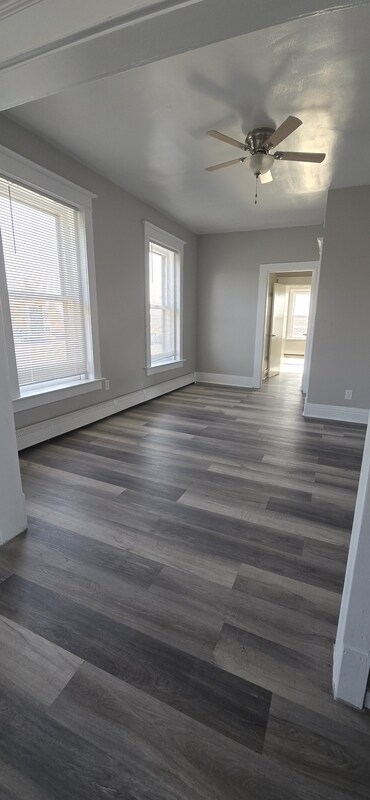 Photo - 822 E River Dr