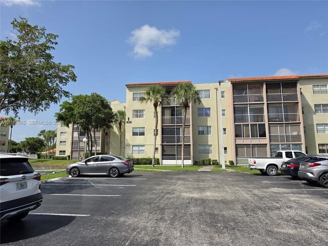 Building Photo - 1820 SW 81st Ave Unit 3406