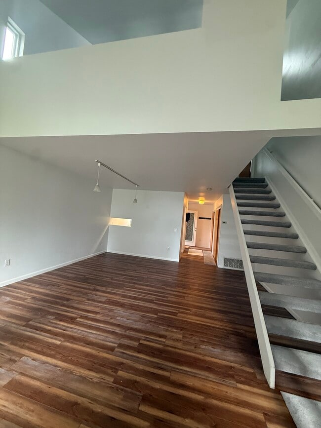 Photo - 1051 Danby Rd