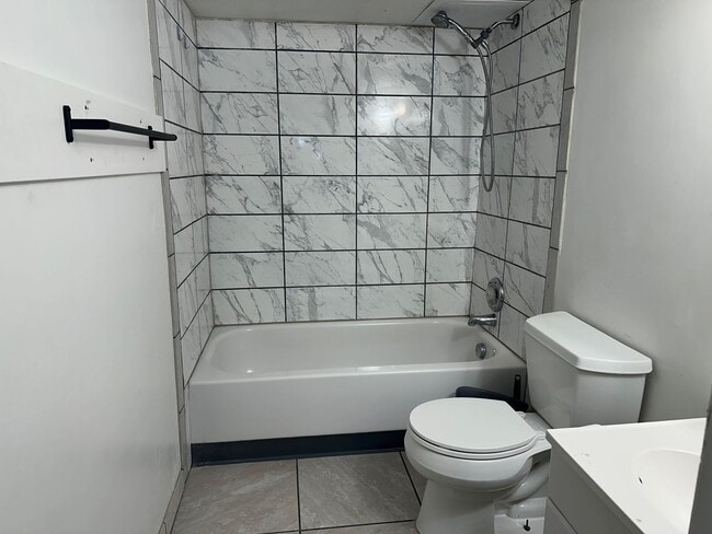 Photo - 2010 Carr Ave Unidad B