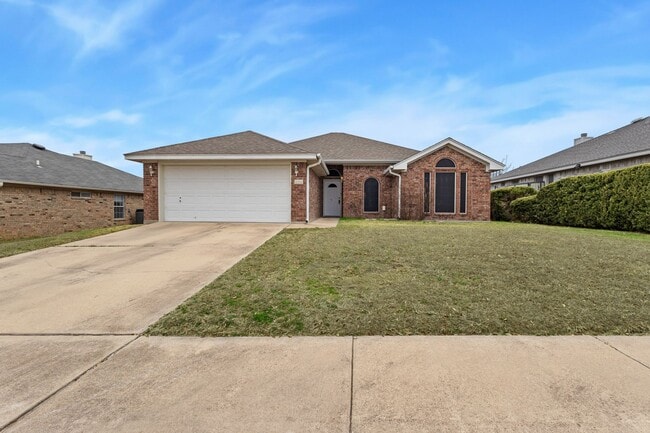 Building Photo - 3 Bedrooms, 2 Bath, 2 Car Garage, with private office conveniently located to multiple Fort Hood ...