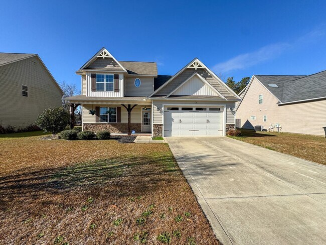 Building Photo - Beautiful 5 Bed 2.5 Bath Home with Main Level Primary Bedroom
