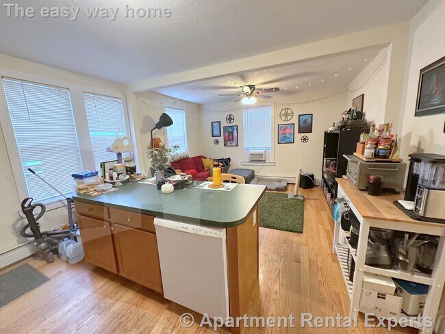 Photo - 387 Columbia St