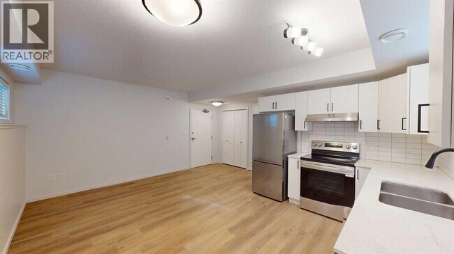 Photo - 10101-10105 105 Ave