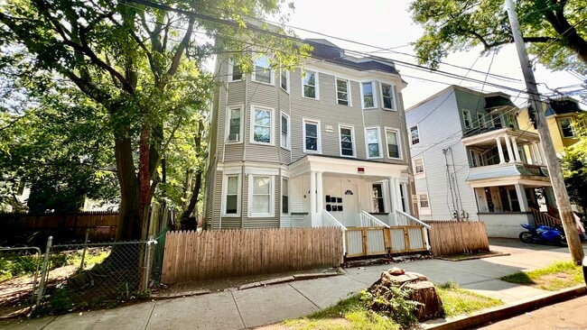 Building Photo - 66 Read St Unit 1A Rental