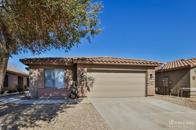 Building Photo - 43766 Elm Dr