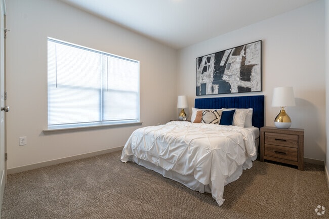 2BR, 2BA - 1098SF