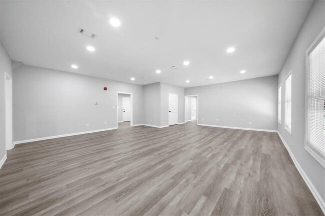 Photo - 5399 Northland Dr NE Unit 102