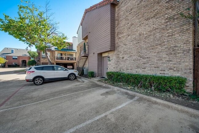 Photo - Spacious Richardson Condo with washer-dryer connections Unit 18C