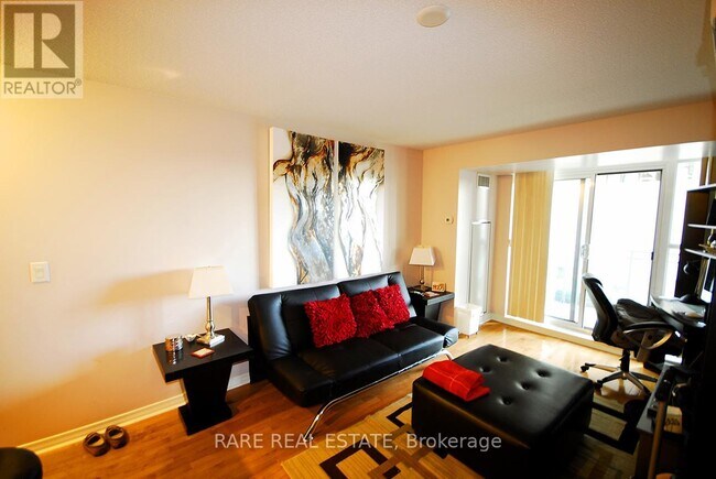 Photo - 736 Spadina Ave. Unit 703