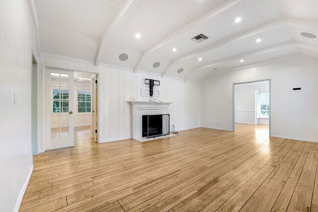 Photo - Charming Country English Home