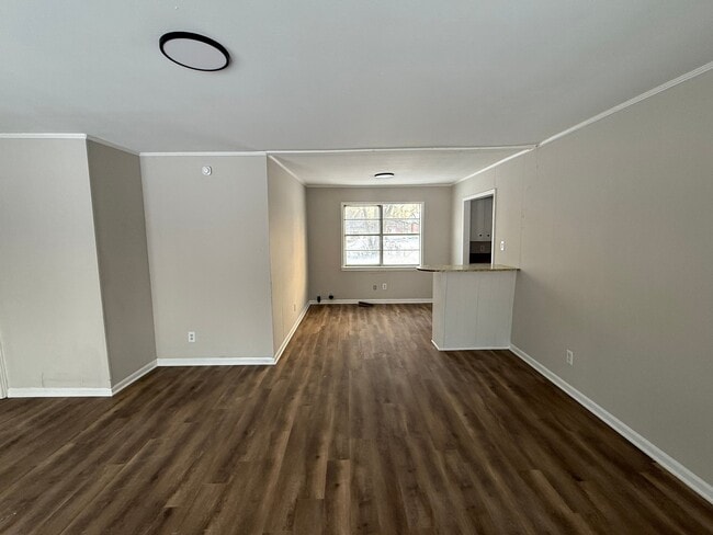 Photo - 210 Laurison St