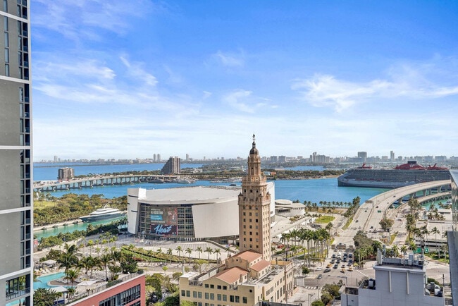 Photo - 121 NE 5th St Unit GO ID1515065P