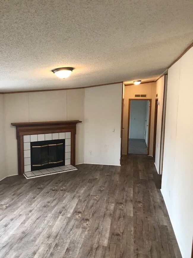 Photo - Country Living Close to Town & close to Boone Lake