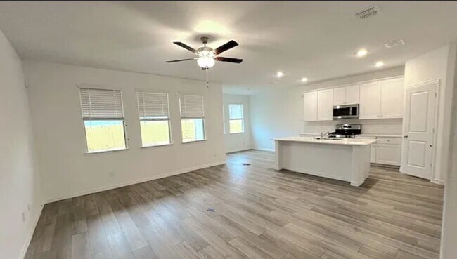 Photo - 1104 Longleaf Ln