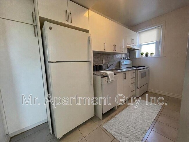 Photo - 2 Balsam Ave S Unit 2