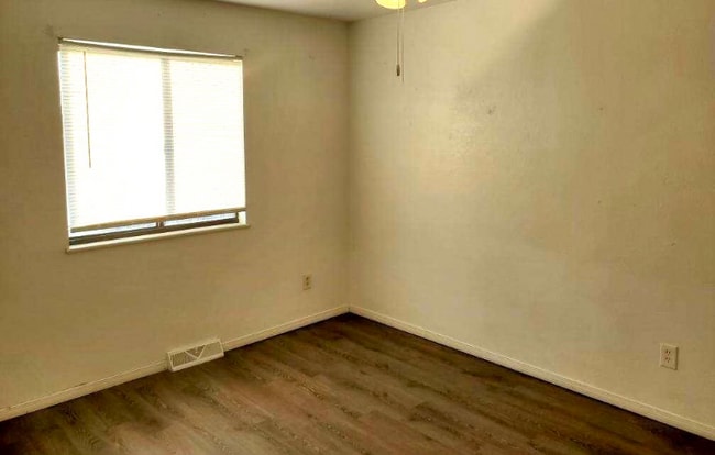 Building Photo - 2124 27th Ave Ct Rental