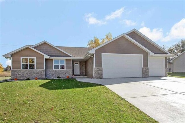 Building Photo - ***COMING SOON*** LAWNCARE INCLUDED! - 3 Bed 2 Bath Ranch Single Family Home