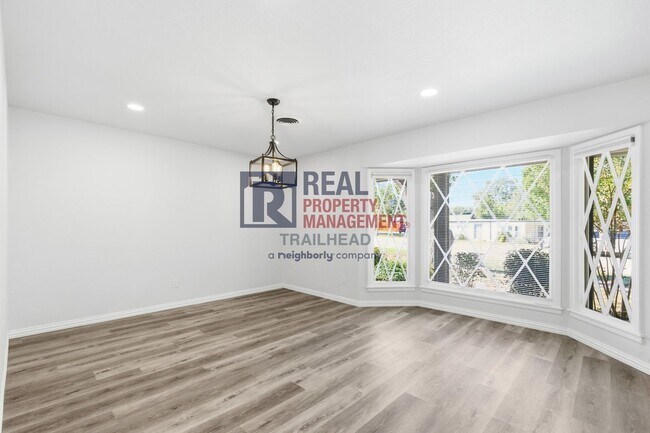 Photo - Spacious Modern 5 Bed / 2.5 Bath + 1 Bed /...