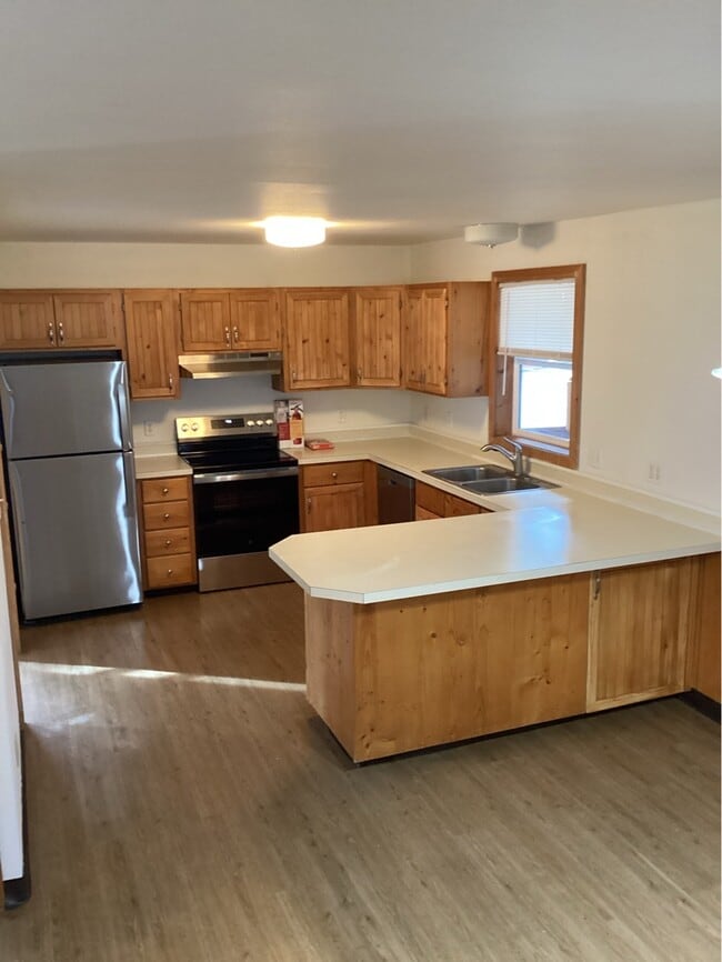 Photo - 747 NW High St