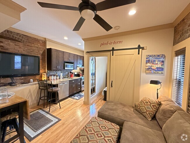 Building Photo - 25 Follen St Unit 3R Rental