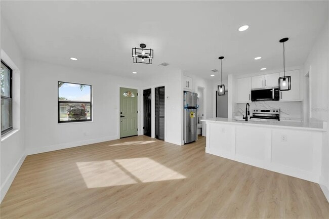 Photo - 3033 28th St N