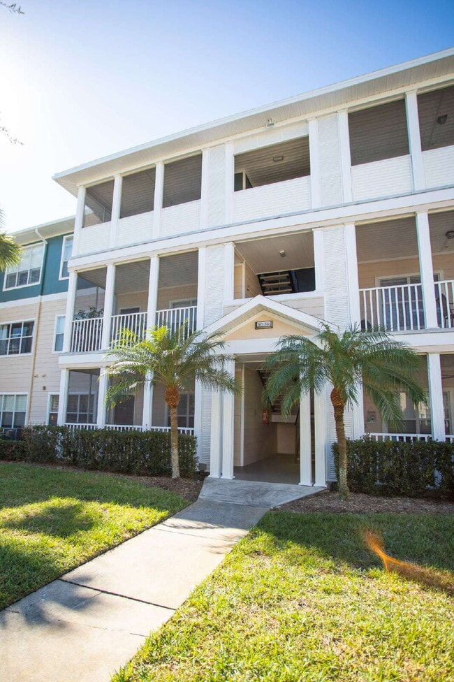 Building Photo - Gorgeous Condo near beaches, shopping and highways Unit #307