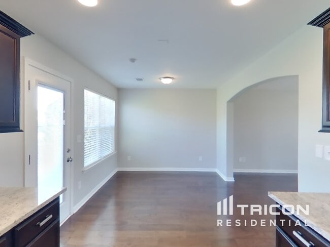 Photo - 323 Stratford Park Blvd