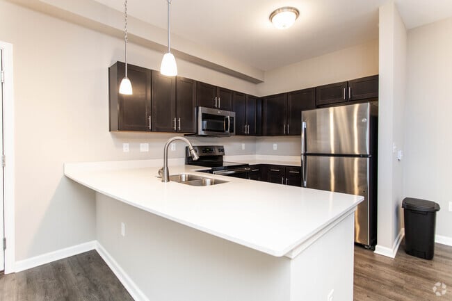 1BR, 1BA - 880 SF - The Red Oak