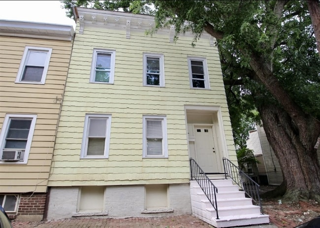 Building Photo - 530 3rd St Rental