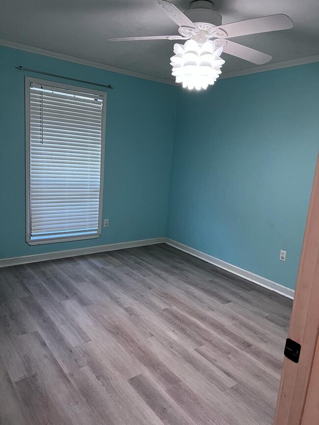 Photo - 205 Clover Ln