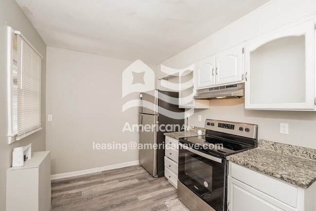Photo - 1528 5th Ave W