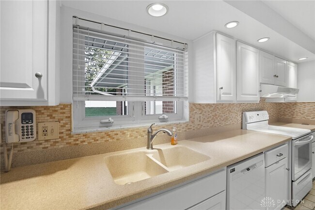 Photo - 1033 Georgian Dr