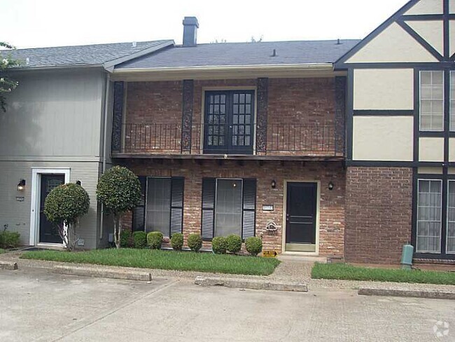 Building Photo - SpaciousTownhome close to LSUS