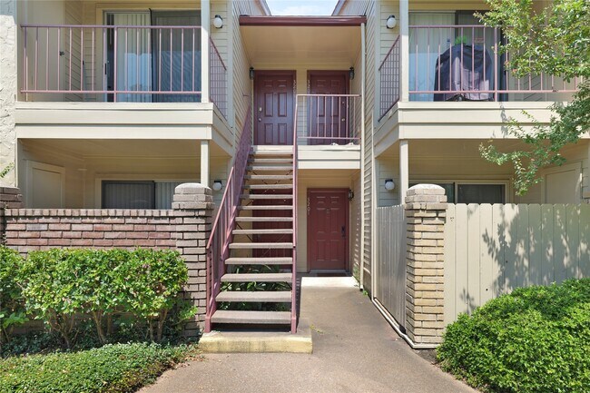 Building Photo - 2120 El Paseo St Unit False