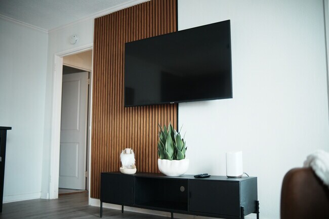 300 Peachtree St NE Unit 8C