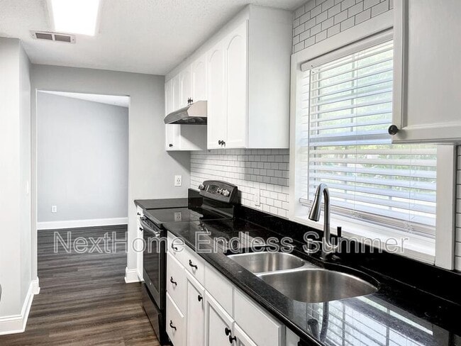 Photo - 115 Dolphin Blvd E