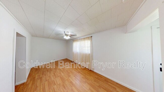 Photo - 210 6th St