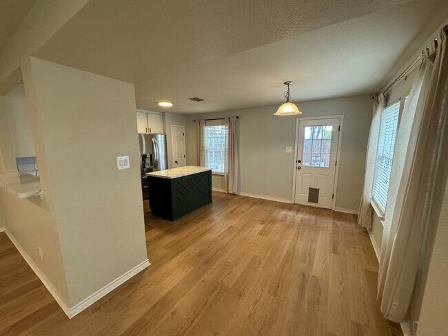 Photo - 1600 Knight Trail