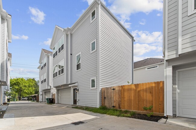 Photo - 623 Link Rd